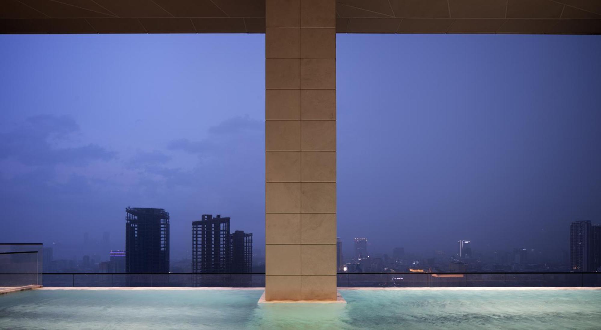 Citadines Flatiron Phnom Penh Hotell Exteriör bild